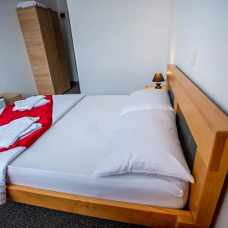 Perla Guest house *